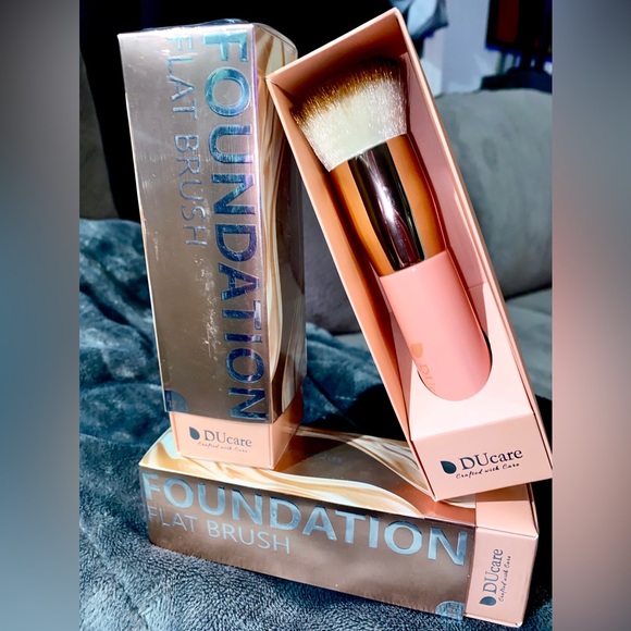 NIB Lot Deal 3 for $11 DUCARE Foundation Flat Brushes - Picture 3 of 10